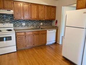 38584 Meadowdale St in Clinton Township, MI - Building Photo - Building Photo