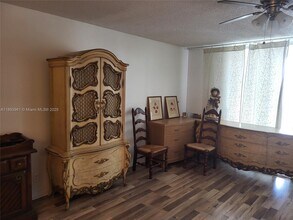 1024 SE 4th Ave in Dania Beach, FL - Building Photo - Building Photo