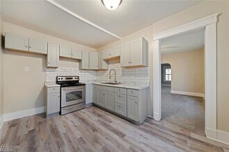2016 W 85th St in Cleveland, OH - Foto de edificio - Building Photo