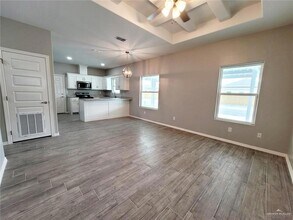 2109 Stauffers St, Unit 4 in Weslaco, TX - Building Photo - Building Photo