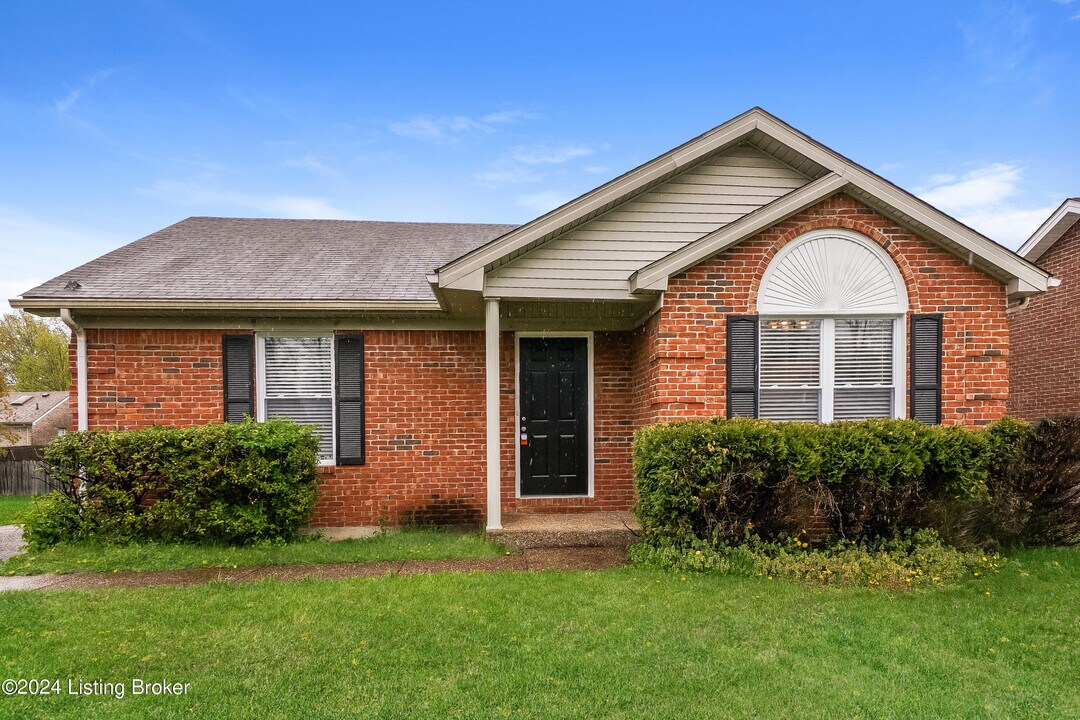 4521 Norene Ln in Louisville, KY - Building Photo