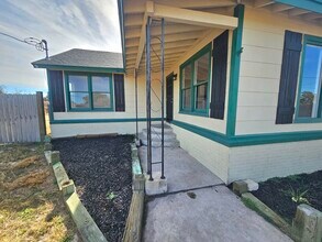 513 Oakdale Dr in Corpus Christi, TX - Building Photo - Building Photo