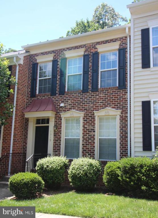 property at 1319 Vintage Pl