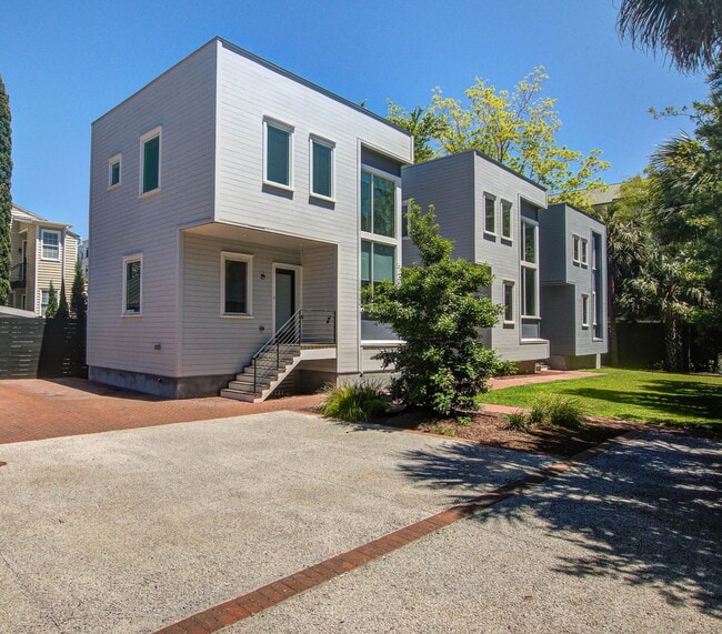property at 21 Charlotte St