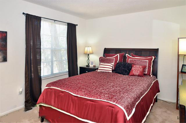 Whispering Lake Apartments in Florissant, MO - Building Photo - Interior Photo