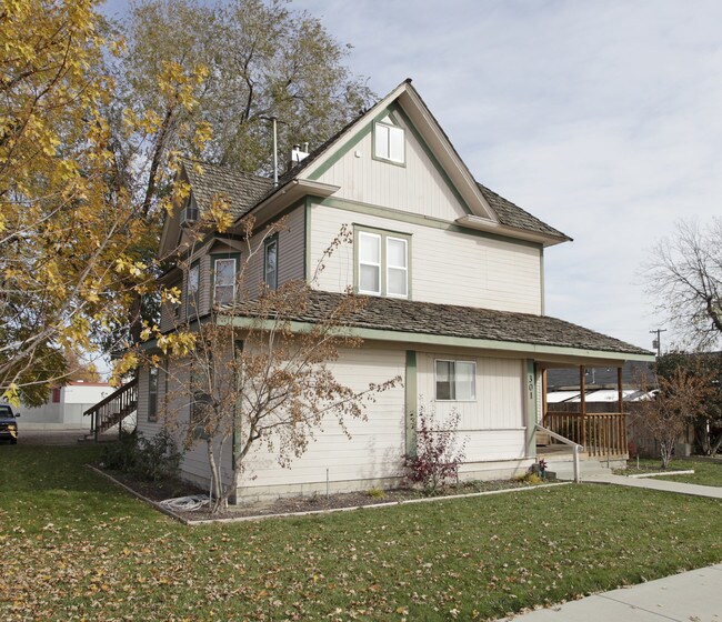 301 Dearborn St in Caldwell, ID - Foto de edificio - Building Photo