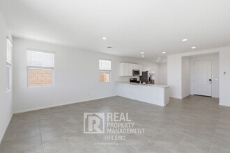17333 W Smoketree Dr in Surprise, AZ - Building Photo - Building Photo