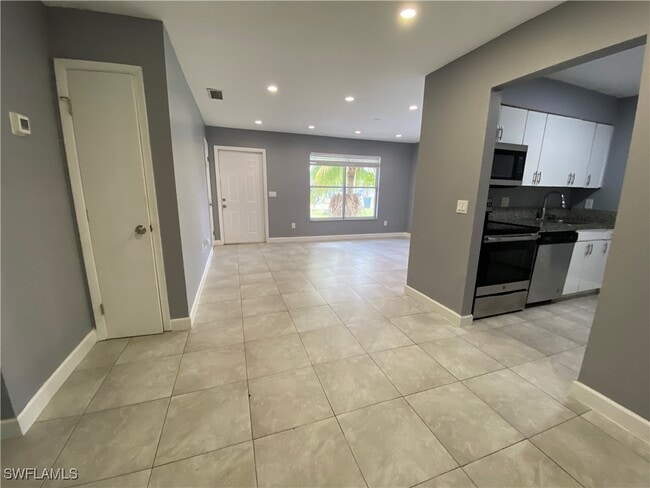4186 Pine Drop Ln in North Fort Myers, FL - Building Photo - Building Photo