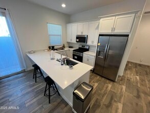 2015 W Sleepy Ranch Rd in Phoenix, AZ - Building Photo - Building Photo