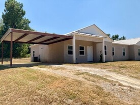 230 CR 122 in Nacogdoches, TX - Building Photo