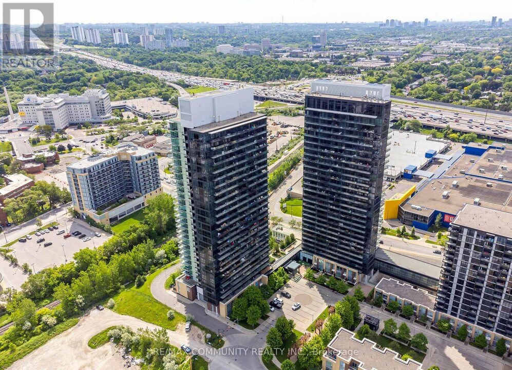 29 Singer Ct in Toronto, ON - Building Photo