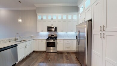 123 E Willow St, Unit 301 in Syracuse, NY - Building Photo - Building Photo