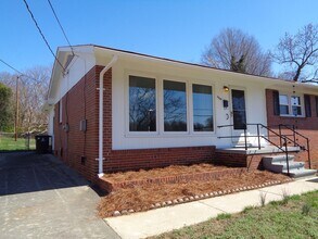 3009 Lomond St in Winston-Salem, NC - Building Photo - Building Photo