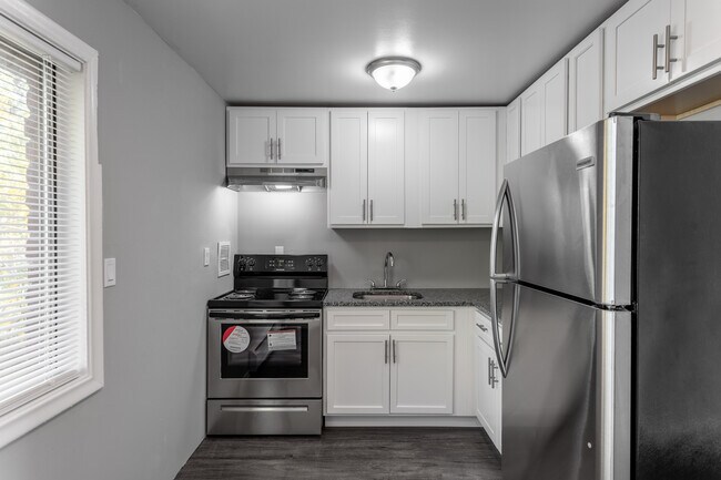 Woodbridge Heights in Newington, CT - Building Photo - Interior Photo