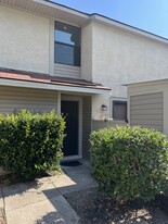 901 Olmstead Dr in Hinesville, GA - Building Photo
