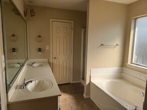 23 Ashleigh Cir in Wake Village, TX - Building Photo - Building Photo