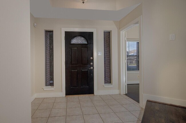 property at 914 W 25th St