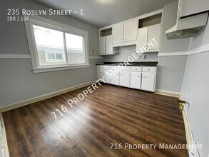 235 Roslyn St-Unit -1 in Buffalo, NY - Building Photo - Building Photo
