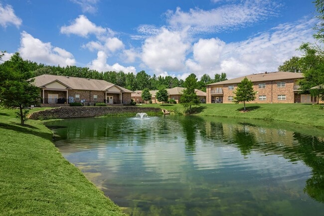 Stonewater Place Apartments in Jackson, TN - Building Photo - Building Photo