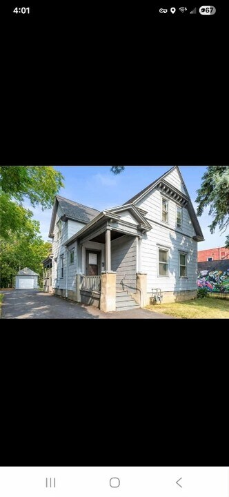 1221 N Clinton Ave in Rochester, NY - Building Photo