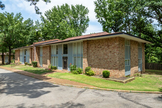 Mendenhall Gardens in Memphis, TN - Foto de edificio - Building Photo