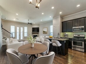 4323 Dickason Ave in Dallas, TX - Foto de edificio - Building Photo