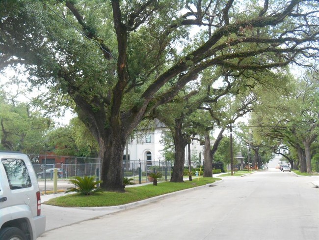 3803 Bute St-Unit -1 in Houston, TX - Foto de edificio - Building Photo