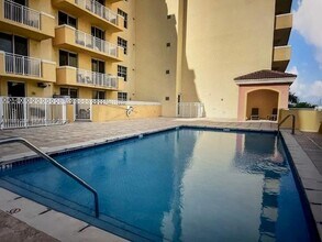 215 SW 42nd Ave in Coral Gables, FL - Building Photo - Building Photo