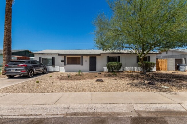 property at 1122 W Elna Rae St