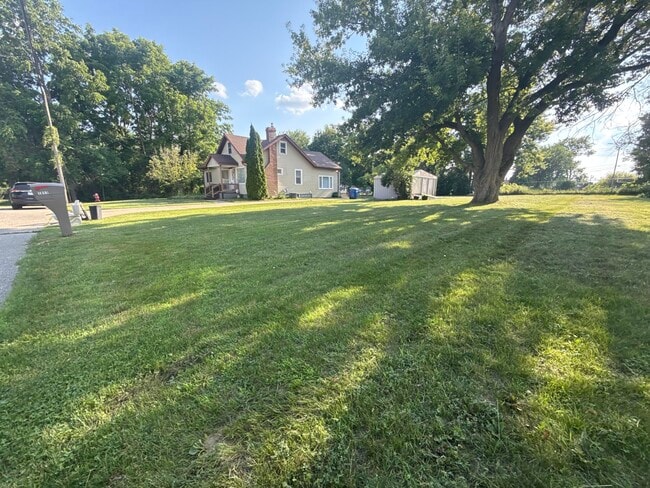 1893 Emily Ct in Auburn Hills, MI - Building Photo - Building Photo