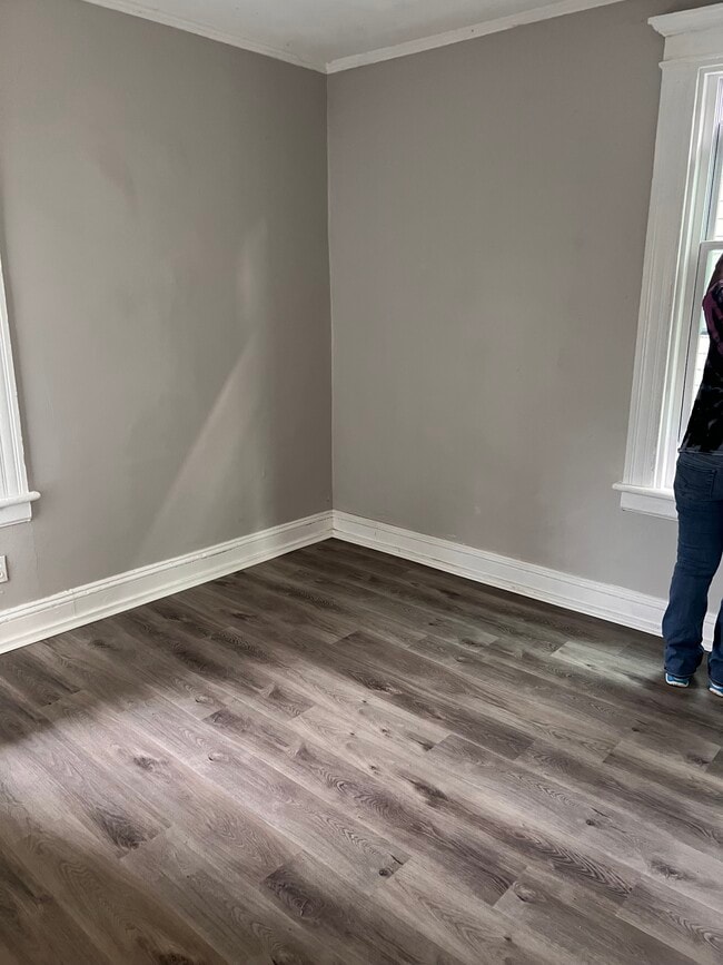 222 Hough Ave, Unit Newly Renovated Apt in Bridgeport, CT - Building Photo - Building Photo