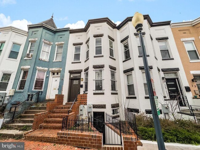 27 Todd Pl NE in Washington, DC - Building Photo - Building Photo