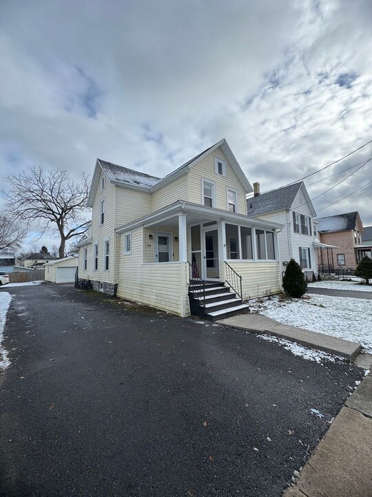 728 Davidson St in Watertown, NY - Building Photo