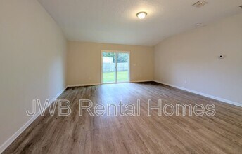5651 Norde Dr W in Jacksonville, FL - Building Photo - Building Photo