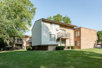 Fairmount Meadows Apartments in Milwaukee, WI - Building Photo - Building Photo