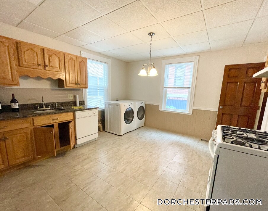 65 Roseclair St in Boston, MA - Building Photo