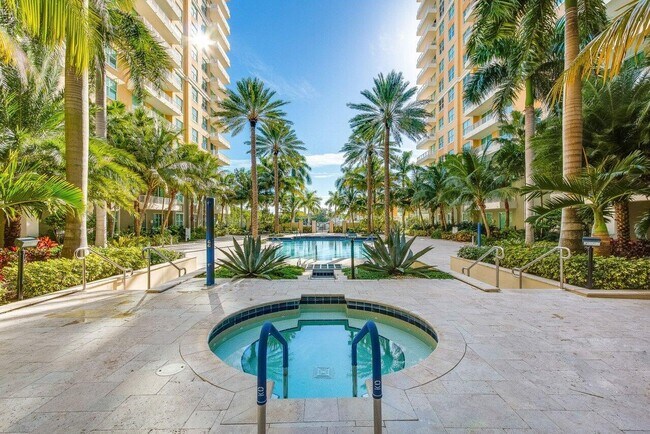 property at 635 Casa Loma Blvd