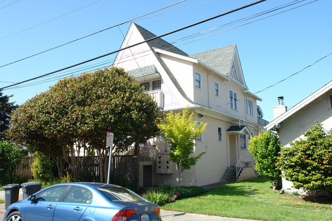 2334 Curtis St in Berkeley, CA - Building Photo - Building Photo