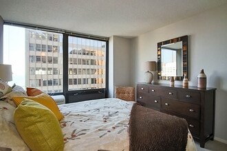 230 E Wacker Dr in Chicago, IL - Building Photo - Building Photo