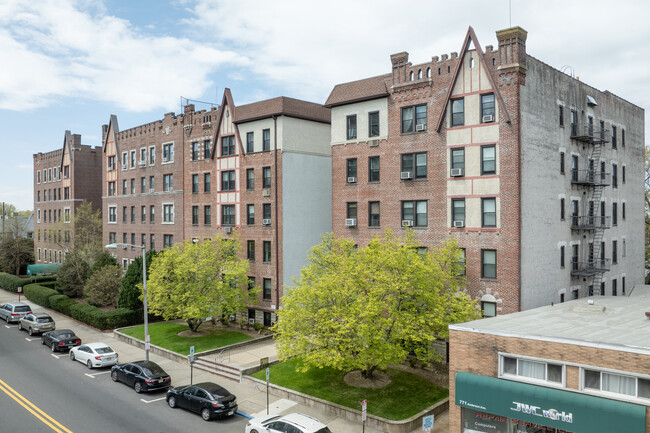 Tudor Arms in Cliffside Park, NJ - Foto de edificio - Building Photo