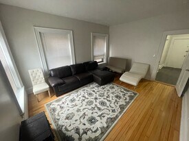 465 Park Dr, Unit 7 in Boston, MA - Building Photo