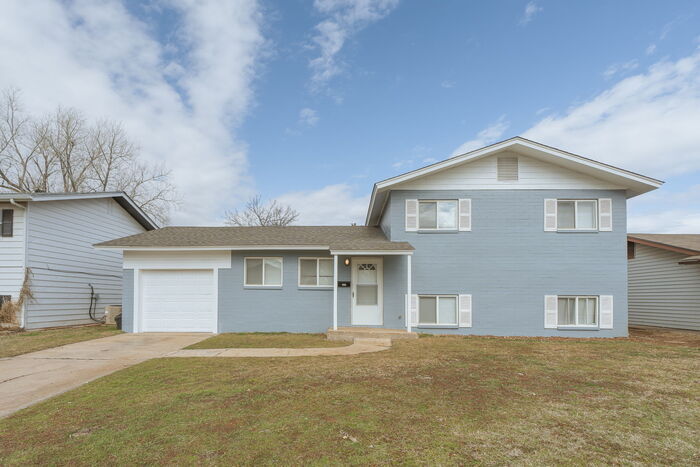 909 Astoria Ave in Moore, OK - Building Photo
