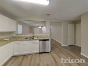 21606 Dawn Timbers Ct in Humble, TX - Foto de edificio - Building Photo