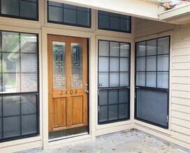 2404 Sutton Dr in Arlington, TX - Building Photo - Building Photo