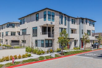 Nolin in Anaheim, CA - Foto de edificio - Building Photo
