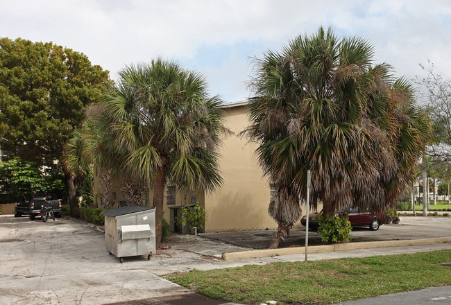 535 Spencer Dr in West Palm Beach, FL - Building Photo - Building Photo