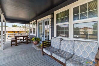 2495 Lakeshore Dr in Canyon Lake, TX - Building Photo - Building Photo