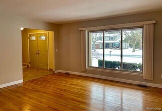 4886 Hubbard in Troy, MI - Building Photo - Building Photo