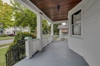 282 Roxborough Rd, Unit 1 in Rochester, NY - Foto de edificio - Building Photo