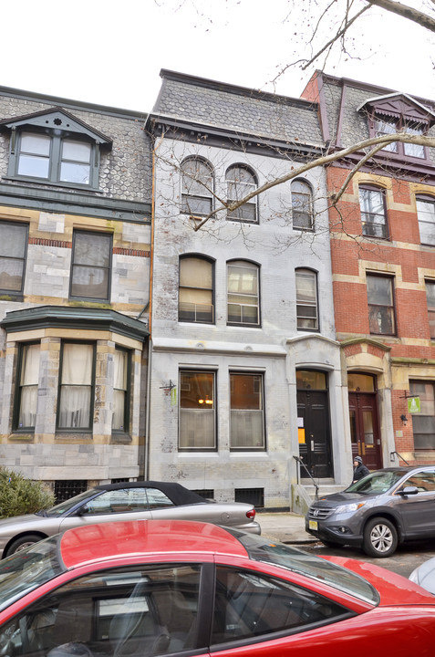 2308 Delancey Pl in Philadelphia, PA - Building Photo